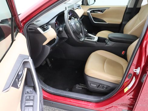 Used 2024 Toyota RAV4 XLE Premium FWD image 14