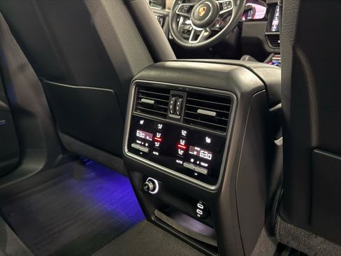 Used 2020 Porsche Cayenne image 29