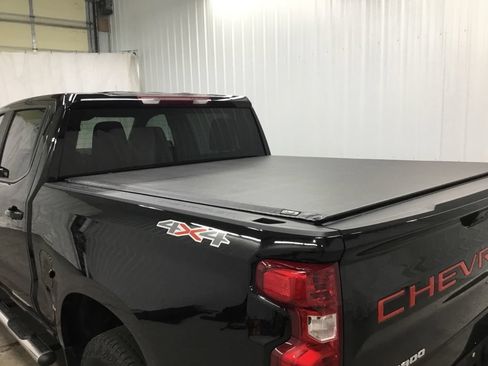 Used 2022 Chevrolet Silverado 1500 LT AWD/4WD image 33