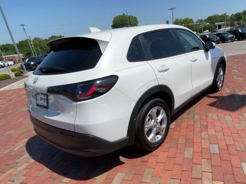 Used 2025 Honda HR-V LX image 9