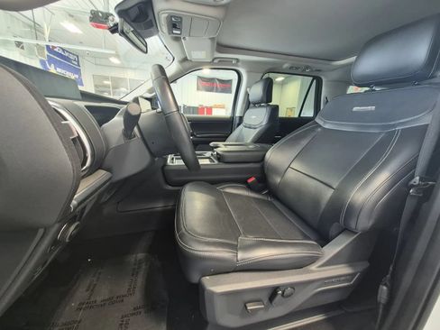 Used 2025 Ford Expedition Max Platinum AWD/4WD image 12