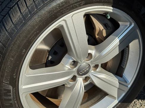 Used 2019 Audi e-tron Premium Plus image 11