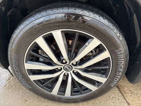 Used 2024 Nissan Pathfinder Platinum w/ Cargo Package image 15