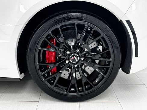 Used 2015 Chevrolet Corvette Z06 w/ 3LZ Preferred Equipment Group image 47