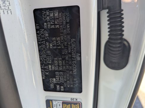 Used 2024 Kia Niro LX image 30
