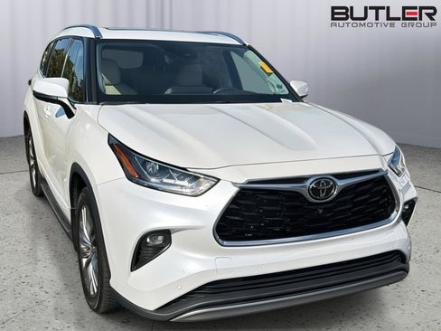 Used 2022 Toyota Highlander Platinum AWD/4WD image 3
