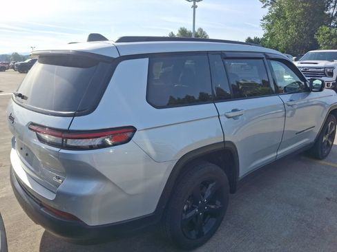 Used 2023 Jeep Grand Cherokee L Laredo AWD/4WD image 5