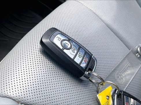 Used 2022 Lincoln Corsair FWD w/ Premium Package image 11
