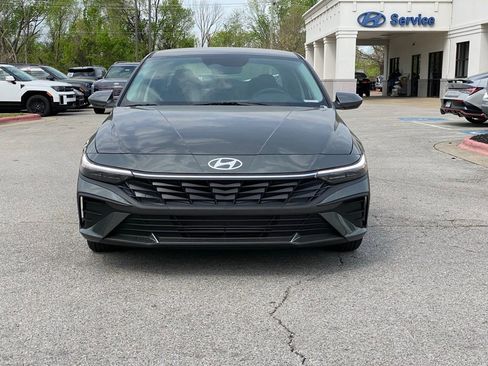 New 2026 Hyundai Elantra SE FWD image 2