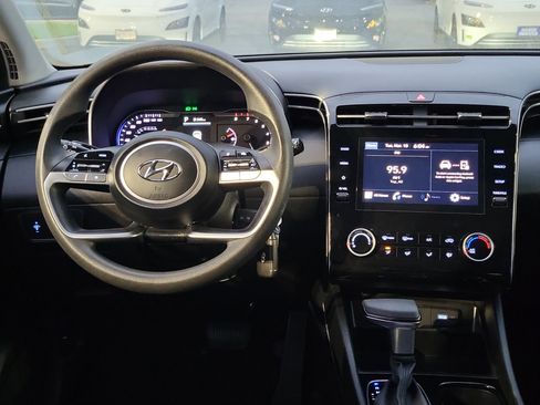 Certified 2023 Hyundai Tucson SE image 7