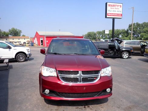 Used 2018 Dodge Grand Caravan SXT FWD image 2