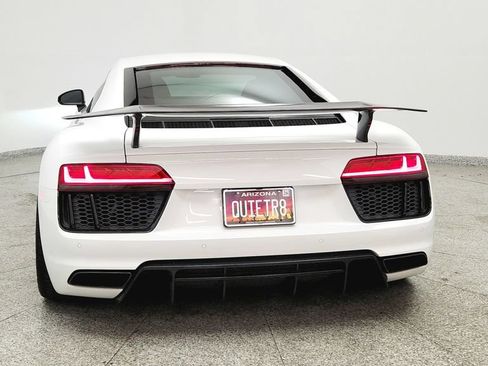 Used 2018 Audi R8 V10 RWD image 4