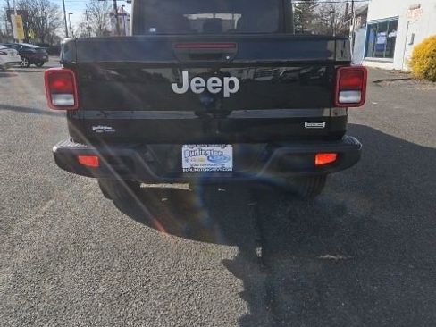 Used 2021 Jeep Gladiator Overland w/ Cold Weather Group image 4