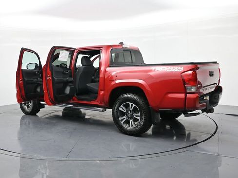 Used 2017 Toyota Tacoma TRD Sport image 24