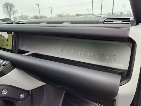 Used 2024 Land Rover Defender 110 S image 17