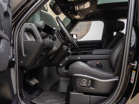 Used 2025 Land Rover Defender 130 V8 AWD/4WD image 18