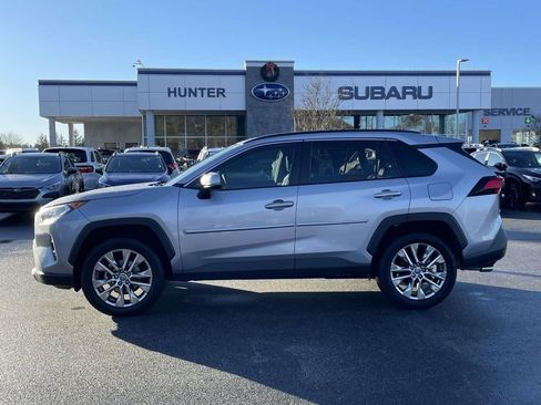 Used 2021 Toyota RAV4 XLE Premium image 26