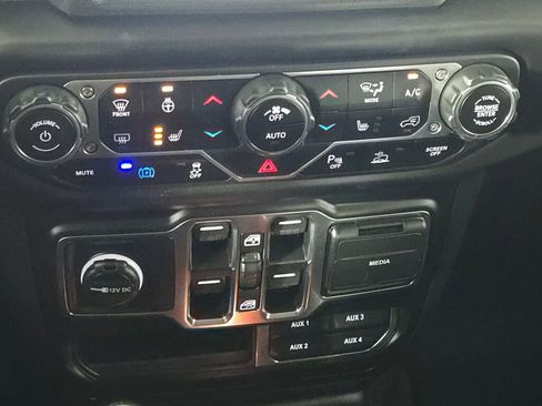 Used 2021 Jeep Wrangler Unlimited Sahara image 37