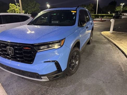 Certified 2025 Honda Pilot TrailSport image 3