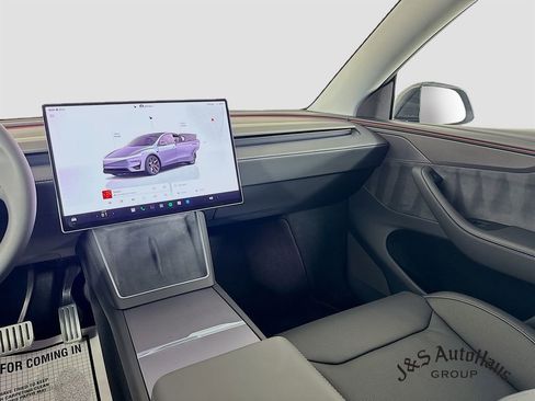 Used 2026 Tesla Model Y Performance image 29