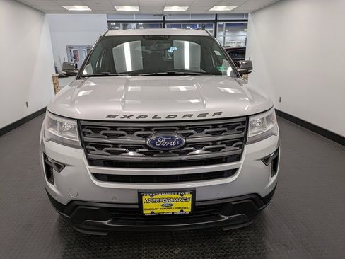 Used 2018 Ford Explorer XLT w/ Equipment Group 202A image 2