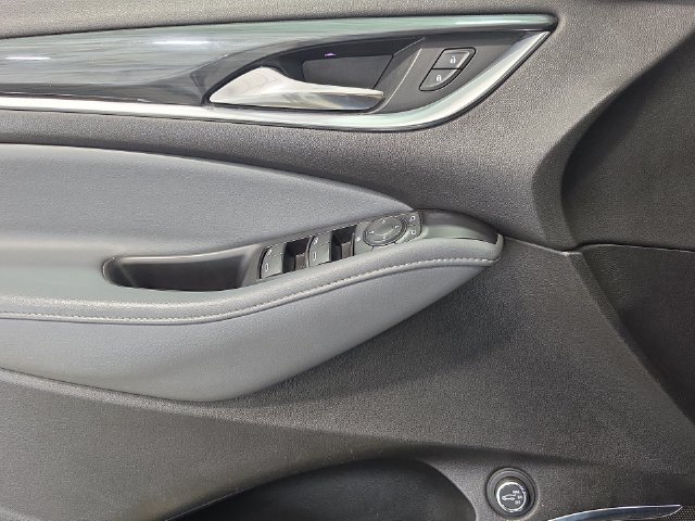 Used 2020 Buick Enclave Essence AWD/4WD image 22