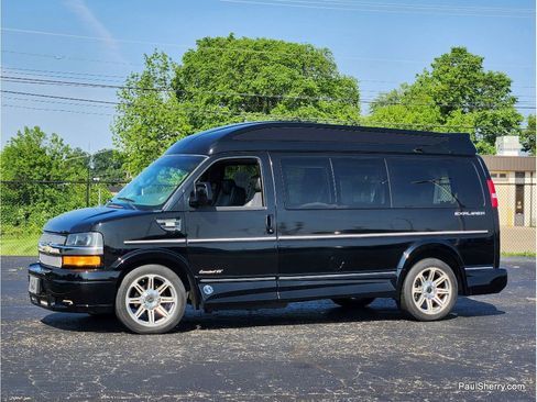 Used 2019 Chevrolet Express 2500 w/ Enhanced Convenience Package RWD image 7