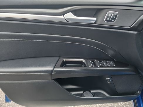 Used 2017 Ford Fusion Energi Titanium FWD image 21