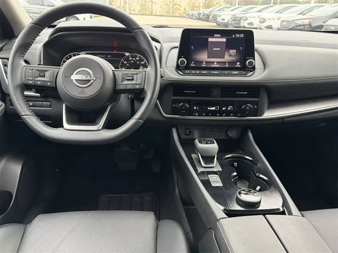 Used 2024 Nissan Rogue SV w/ SV Premium Package image 20