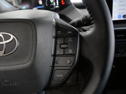 Certified 2025 Toyota Prius LE image 29