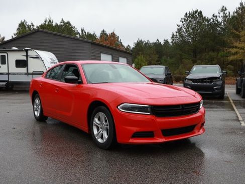 Used 2023 Dodge Charger SXT image 3