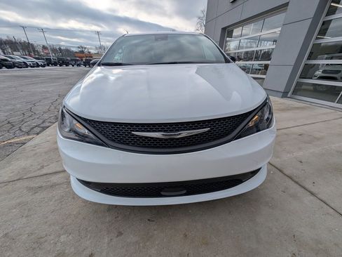 New 2026 Chrysler Voyager LX image 9