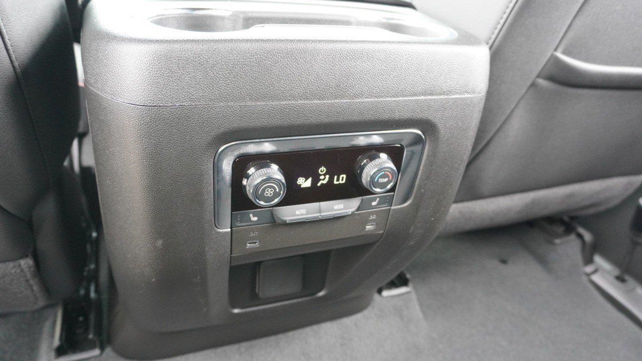 Used 2025 Chevrolet Tahoe High Country AWD/4WD image 35