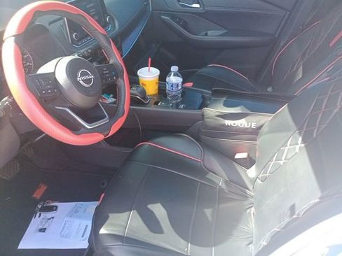 Used 2024 Nissan Rogue SV w/ SV Premium Package image 25