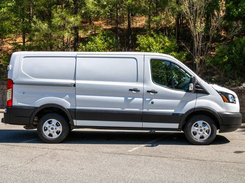 Used 2019 Ford Transit 250 130 Low Roof RWD image 4