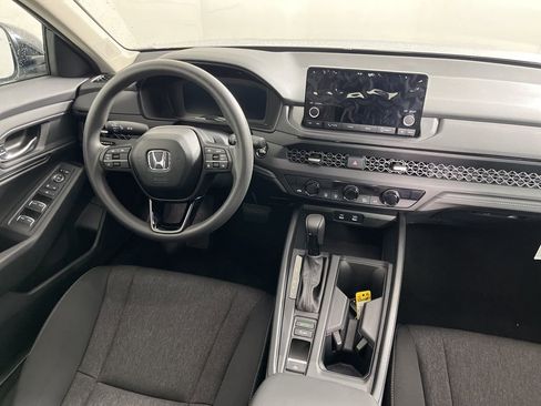 Certified 2025 Honda Accord SE image 4