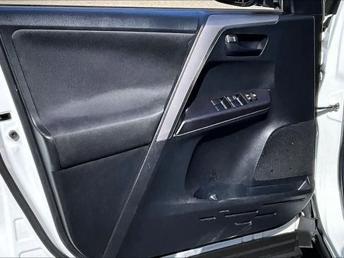 Certified 2016 Toyota RAV4 LE image 21