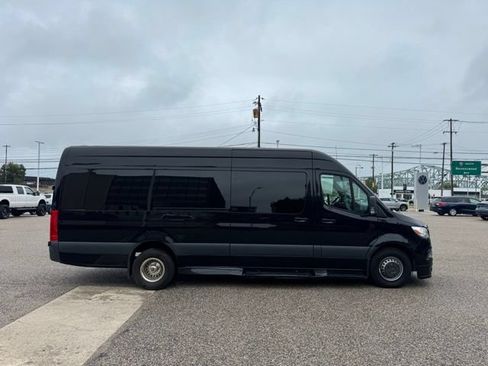 Used 2023 Mercedes-Benz Sprinter 3500 image 7