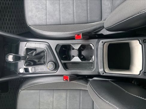 Used 2022 Volkswagen Taos SE w/ Panoramic Sunroof Package image 26