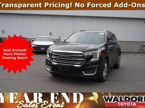 Used 2022 GMC Terrain SLT image 1