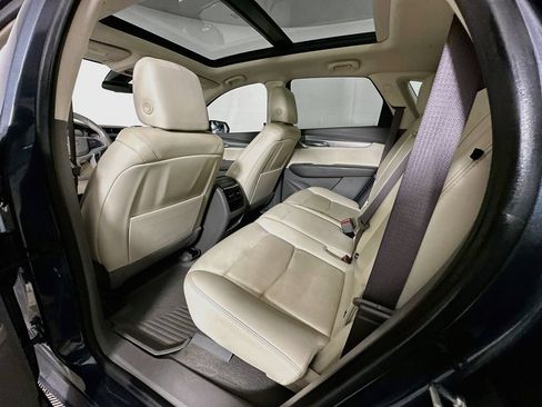Used 2021 Cadillac XT5 Premium Luxury FWD image 4