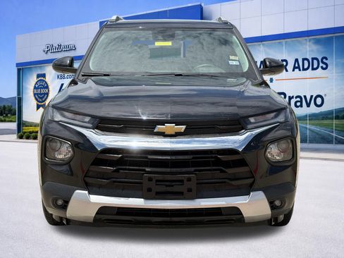Used 2023 Chevrolet TrailBlazer LT FWD image 2