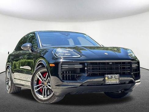 Used 2024 Porsche Cayenne Turbo AWD/4WD image 2