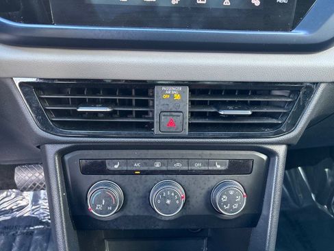 Used 2022 Volkswagen Taos SE w/ Panoramic Sunroof Package image 19