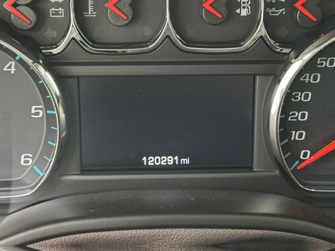 Used 2018 Chevrolet Tahoe Premier RWD image 2