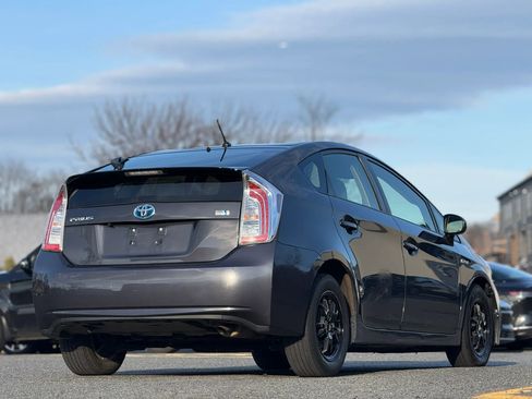 Used 2015 Toyota Prius Two image 5