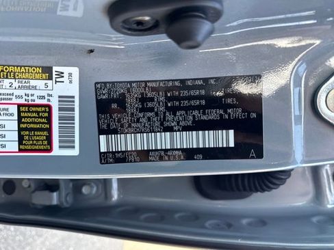 Used 2024 Toyota Highlander XLE image 23