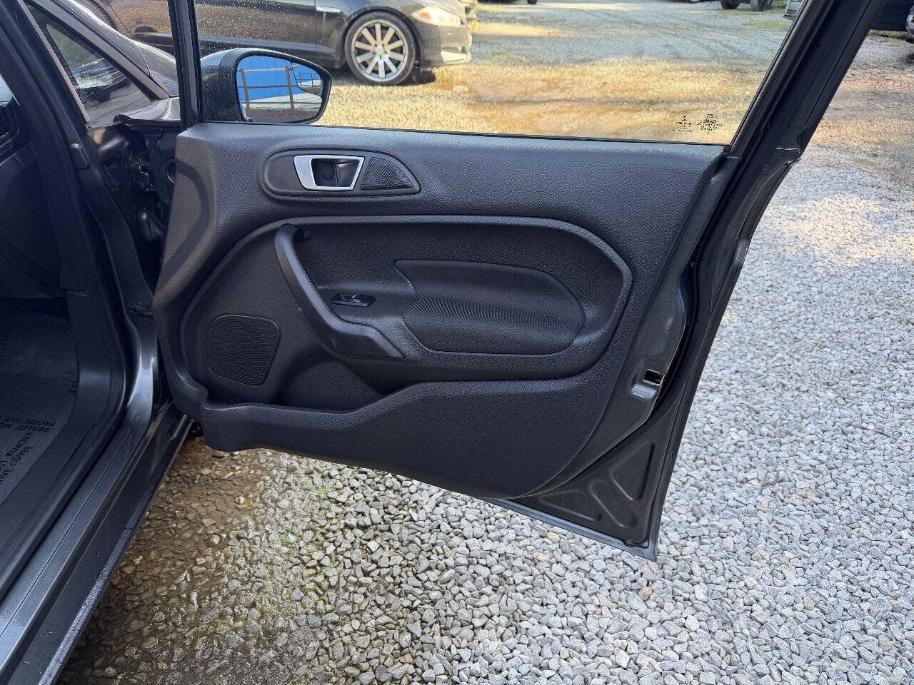 Used 2016 Ford Fiesta SE w/ Equipment Group 201A FWD image 15