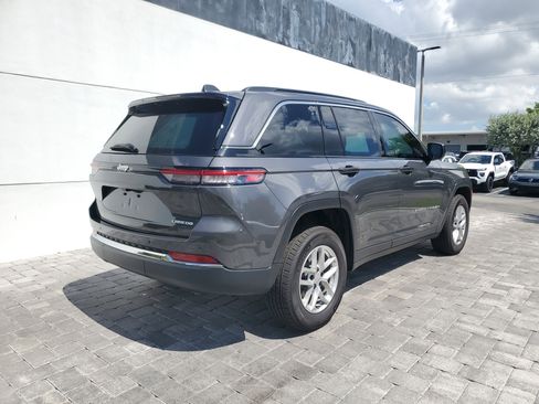 Used 2025 Jeep Grand Cherokee Laredo X RWD image 6