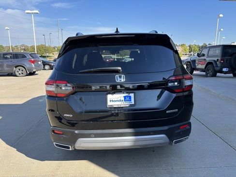 Certified 2023 Honda Pilot Touring image 6